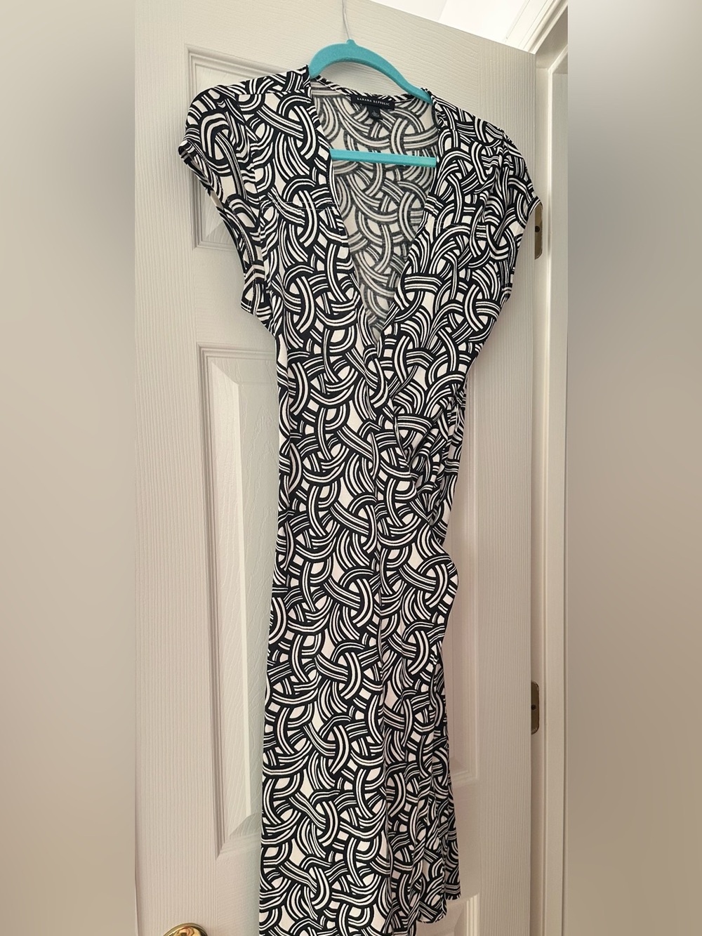 Banana Republic Black & White Geometric Women's wrap Dress, Large